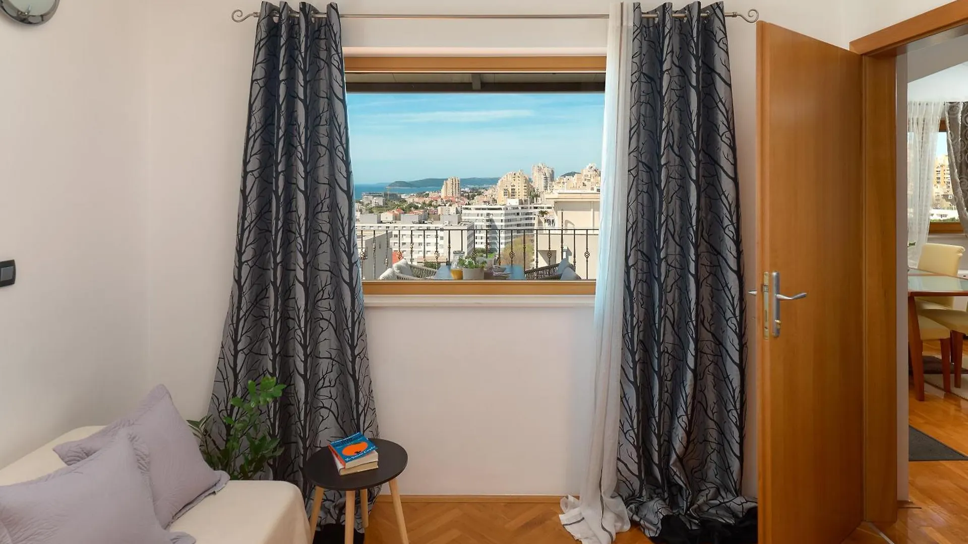 Villa Znjan - Sea View Apartman 스플리트 B&B